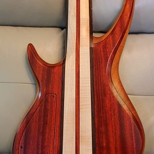 011 - 5 String Fretless Neck-Through Bass Build