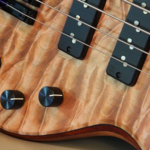 011 - 5 String Fretless Neck-Through Bass Build