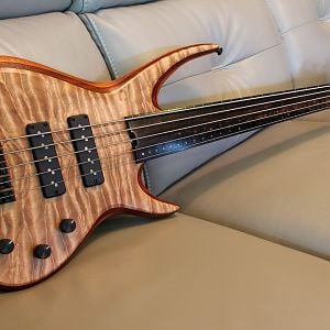 011 - 5 String Fretless Neck-Through Bass Build