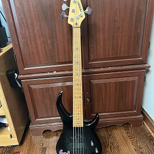 Peavey foundation 2000 5 string