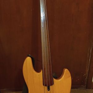 Sire V5 Fretless Natural