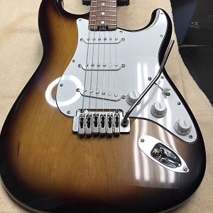 004 - Sunburst Stratocaster build