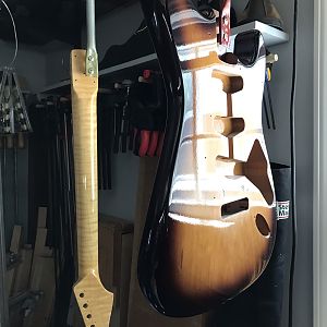 004 - Sunburst Stratocaster build