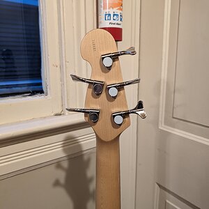 Maruszczyck Jake L 5a-24 -- headstock back