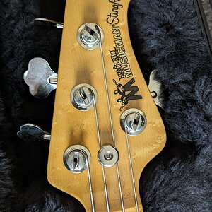 Classic Stingray 4 headstock