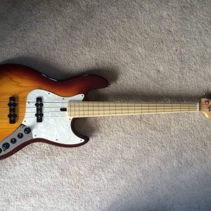 Sire V7 fretless