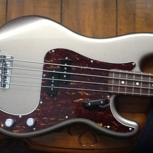 Squier P bass