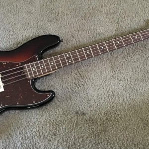 Sunburst Fender Jazz Bass