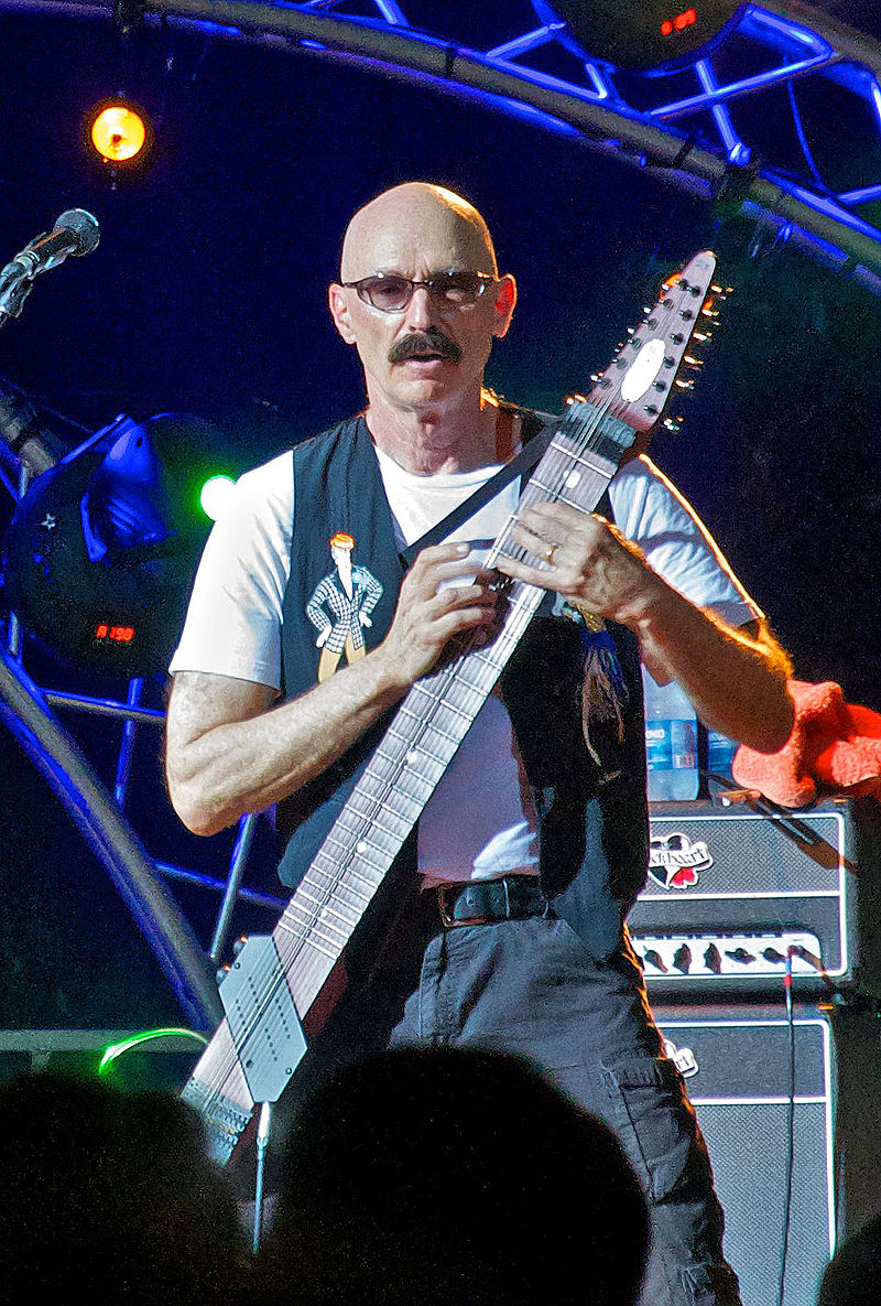 800px-Tony_levin.jpg